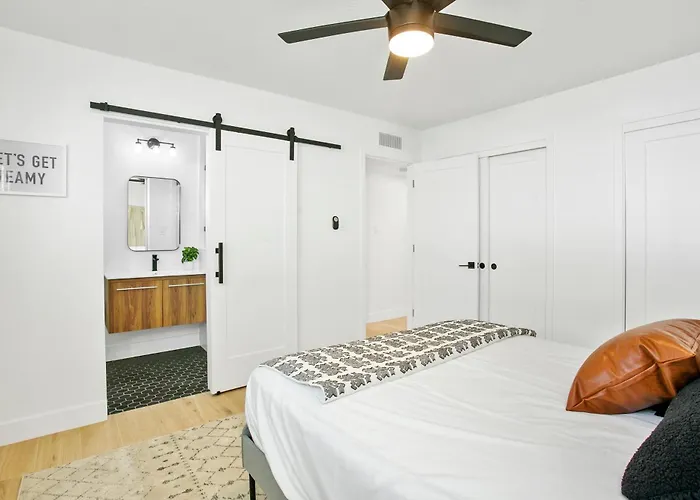 Holiday home Hermosa House In Heart Of Old Town